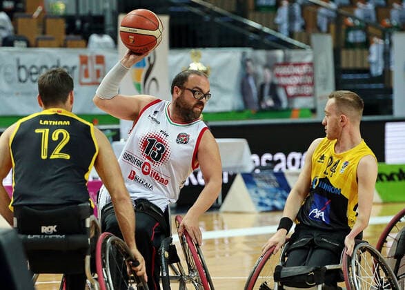 02.05.2021, xovx, Rollstuhlbasketball Champions Cup 2021, Spiel um Platz 3, , Bidaideak Bilbao BSR - CD Ilunion Madrid v.l. Bill Latham (CD Ilunion Madrid), Asier Garcia (Bidaideak Bilbao BSR), Gregg Warburton (CD Ilunion Madrid) Wetzlar Rittal-Arena Hessen Deutschland (DE)