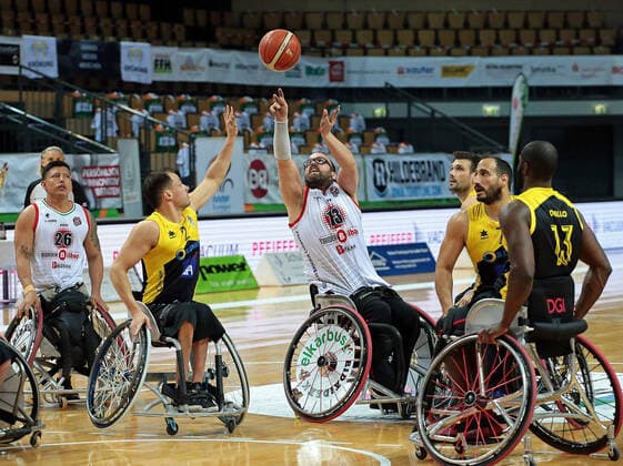 02.05.2021, xovx, Rollstuhlbasketball Champions Cup 2021, Spiel um Platz 3, , Bidaideak Bilbao BSR - CD Ilunion Madrid v.l. Jhon Hernandez (Bidaideak Bilbao BSR), Jake Williams (CD Ilunion Madrid), Asier Garcia (Bidaideak Bilbao BSR)Pablo Zarzuela (CD Ilunion Madrid), Amadu Diallo (CD Ilunion Madrid) Wetzlar Rittal-Arena Hessen Deutschland (DE)