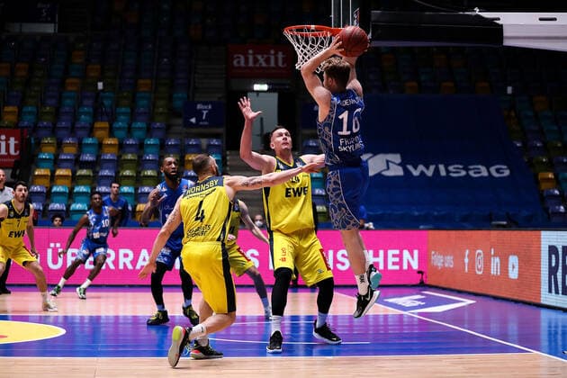 02.05.2021, xmkx, Basketball easyCredit BBL, Fraport Skyliners - EWE Baskets Oldenburg v.l. Keith Hornsby (EWE Baskets Oldenburg), Rasid Mahalbasic (EWE Baskets Oldenburg), Philipp Hadenfeldt (Fraport Skyliners) (DFL DFB REGULATIONS PROHIBIT ANY USE OF PHOTOGRAPHS as IMAGE SEQUENCES and or QUASI-VIDEO) emspor Frankfurt am Main