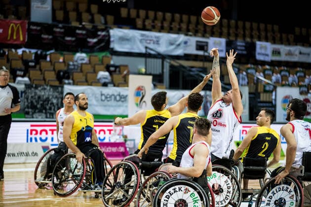 Champions Cup 2021; Bidaideak Bilbao BSR - CD Ilunion Madrid; 02.05.2021 Ignacio Ortega Lafuente ( 14 CD Ilunion Madrid), Luis Eduardo ( 35, Bidaideak Bilbao BSR) Champions Cup 2021; Bidaideak Bilbao BSR - CD Ilunion Madrid; 02.05.2021; Rittal Arena, Wetzlar (Hessen) Copyright: xBEAUTIFULxSPORTS Wunderlx