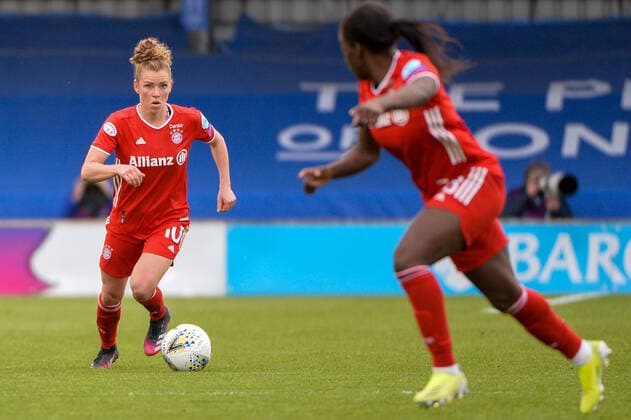 Linda Dallmann (FCB, 10) mit Ball am Fuss, 02.05.2021, London, 02.05.2021, London, Fussball, UEFA Women s Champions League, Chelsea FC - FC Bayern München