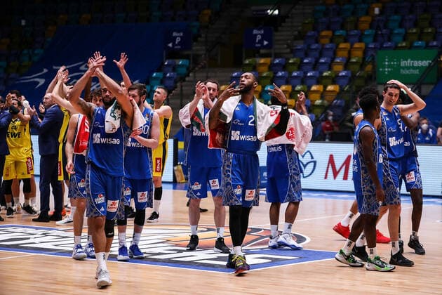 02.05.2021, xmkx, Basketball easyCredit BBL, Fraport Skyliners - EWE Baskets Oldenburg v.l. Fraport Skyliners enttaeuscht nach Abpfiff (DFL DFB REGULATIONS PROHIBIT ANY USE OF PHOTOGRAPHS as IMAGE SEQUENCES and or QUASI-VIDEO) emspor Frankfurt am Main