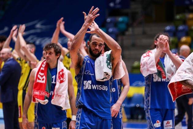 02.05.2021, xmkx, Basketball easyCredit BBL, Fraport Skyliners - EWE Baskets Oldenburg v.l. Rasheed Moore (Fraport Skyliners) enttaeuscht nach Abpfiff (DFL DFB REGULATIONS PROHIBIT ANY USE OF PHOTOGRAPHS as IMAGE SEQUENCES and or QUASI-VIDEO) emspor Frankfurt am Main