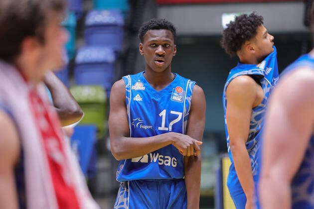 Fraport Skyliners - EWE Baskets Oldenburg, easyCredit BBL Joshua Bonga (Fraport Skyliners, 17). Basketball-Spiel der easyCredit BBL zwischen den Fraport Skyliners und EWE Baskets Oldenburg am 2. Mai 2021 in der Fraport-Arena in Frankfurt am Main., Frankfurt am Main Hessen Deutschland Fraport-Arena