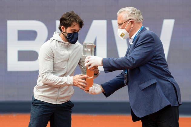Innenminister Herrmann ueberreicht den Pokal an den Sieger Nikoloz Basilashvili (GEO), Herren Einzel, Siegerehrung, Praesentation Tennis - BMW Open 2021 - ATP, Tennis Herren - MTTC Iphitos - Munich - - Germany - 2 May 2021. Copyright: xJuergenxHasenkopfx