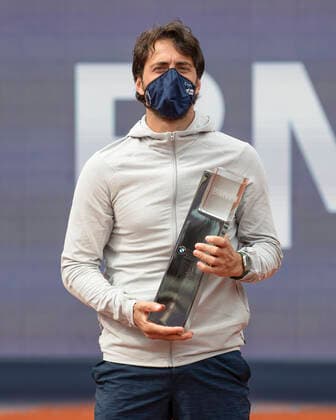 Sieger Nikoloz Basilashvili (GEO) mit Corona Maske und Pokal, Trophäe, Herren Einzel, Siegerehrung, Praesentation Tennis - BMW Open 2021 - ATP, Tennis Herren - MTTC Iphitos - Munich - - Germany - 2 May 2021. Copyright: xJuergenxHasenkopfx