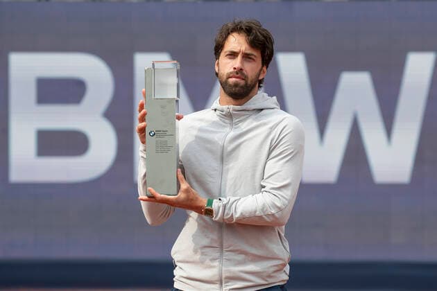 Sieger Nikoloz Basilashvili (GEO) mit dem Pokal, Trophäe, Herren Einzel, Siegerehrung, Praesentation Tennis - BMW Open 2021 - ATP, Tennis Herren - MTTC Iphitos - Munich - - Germany - 2 May 2021. Copyright: xJuergenxHasenkopfx