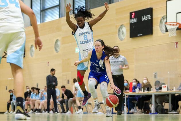 2. Damen Basketball Bundesliga Nord Capitol Bascats Düsseldorf gegen TG QOOL Sharks Würzburg, 02.05.2021 Maryam Adepoju Olatunji ( 2 Capitol Bascats Duesseldorf), Paige Bradley ( 22 TG QOOL Sharks Würzburg); 2. Damen Basketball Bundesliga Nord Capitol Bascats Düsseldorf gegen TG QOOL Sharks Würzburg am 02.05.2021 in Duesseldorf. Copyright: xBEAUTIFULxSPORTS KennyxBeelex