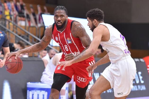 Jalen Reynolds (FC Bayern Muenchen) (am Ball), Luke Nelson (BG Goettingen) (R) , Basketball, Bundesliga, BBL, BG Goettingen - FC Bayern Muenchen, 02.05.2021, BG Goettingen - FC Bayern Muenchen, Basketball, Bundesliga, GER, BBL, 02.05.2021 Goettingen Copyright: xEibner-Pressefotox-xRolandxSippelx