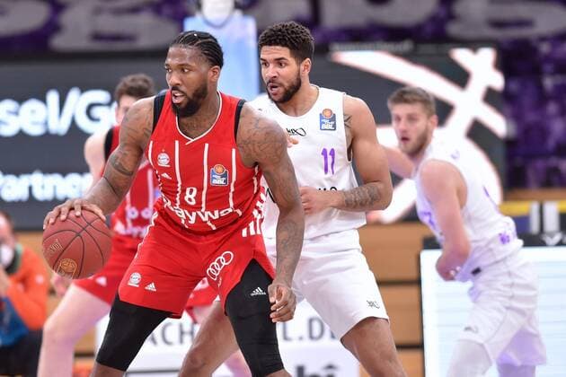 Jalen Reynolds (FC Bayern Muenchen) (am Ball), Marvin Omuvwie (BG Goettingen) (R) , Basketball, Bundesliga, BBL, BG Goettingen - FC Bayern Muenchen, 02.05.2021, BG Goettingen - FC Bayern Muenchen, Basketball, Bundesliga, GER, BBL, 02.05.2021 Goettingen Copyright: xEibner-Pressefotox-xRolandxSippelx