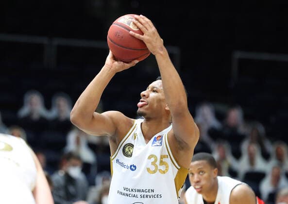 Löwen Braunschweig vs. Bamberg, BBL Braunschweig, 02.05.2021, BASKETBALL - easyCredit BBL Basketball Bundesliga, Löwen Braunschweig vs. Brose Bamberg, Saison 2020 21. Karim Jallow (Löwen Braunschweig) Braunschweig