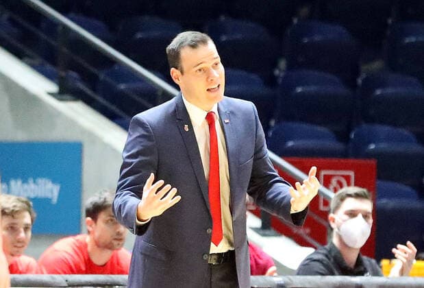 Löwen Braunschweig vs. Bamberg, BBL Braunschweig, 02.05.2021, BASKETBALL - easyCredit BBL Basketball Bundesliga, Löwen Braunschweig vs. Brose Bamberg, Saison 2020 21. Head Coach Johan Roijakkers (Brose Bamberg) Braunschweig