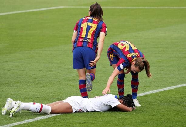 May 02, 2021, Barcelona, Catalonia, Spain: Disappointed PSG players at the end of the FC Barcelona, Barca PSG match of the semifinals of the Women s UEFA Champions League, played at the Johan Cruyff stadium. Photo: JGS Cordon Press Cordon Press