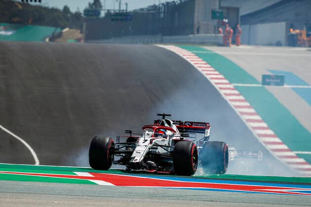 07 RAIKKONEN Kimi (fin), Alfa Romeo Racing ORLEN C41, action, front wing broken during the Formula 1 Heineken Grande PrŽmio de Portugal 2021 from April 30 to May 2, 2021 on the Algarve International Circuit, in Portimao, Portugal FORMULE 1 : Grand Prix du Portugal - Course - Portimao - 01 05 2021 DPPI Panoramic  _B2_1604