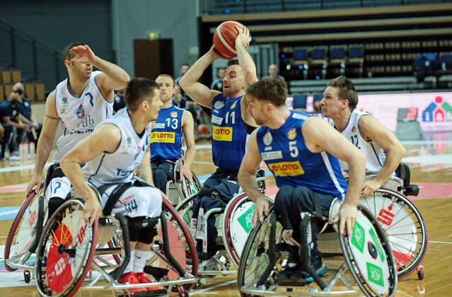 02.05.2021, xovx, Rollstuhlbasketball Champions Cup 2021, Finale, , RSB Thuringia Bulls - RSV Lahn-Dill v.l. Vahid Gholamazad (RSB Thuringia Bulls), Aliaksandr Halouski (RSB Thuringia Bulls), Thomas Böhme (RSV Lahn-Dill), Steve Serio (RSV Lahn-Dill), Simon Brown (RSV Lahn-Dill), Jens Albrecht (RSB Thuringia Bulls) Wetzlar Rittal-Arena Hessen Deutschland (DE)