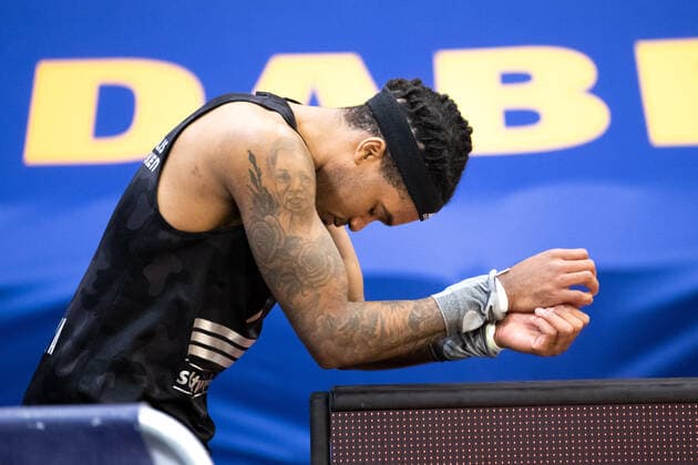 BARMER 2. Basketball Bundesliga ProA Playoff Spieltag 6 Saison 2020 2021 am 02.5.2021 Rostock Seawolves vs Science City Jena Kasey Hill (Jena) tief enttäuscht nach dem verpassten Aufstieg, nach der 104:107 Niederlage in Rostock, Portrait Stadthalle Rostock