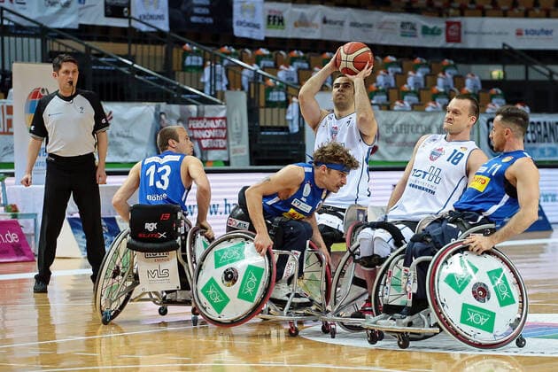 02.05.2021, xovx, Rollstuhlbasketball Champions Cup 2021, Finale, , RSB Thuringia Bulls - RSV Lahn-Dill v.l. Thomas Böhme (RSV Lahn-Dill), Christopher Huber (RSV Lahn-Dill), Vahid Gholamazad (RSB Thuringia Bulls), Andre Bienek (RSB Thuringia Bulls), Steve Serio (RSV Lahn-Dill) Wetzlar Rittal-Arena Hessen Deutschland (DE)
