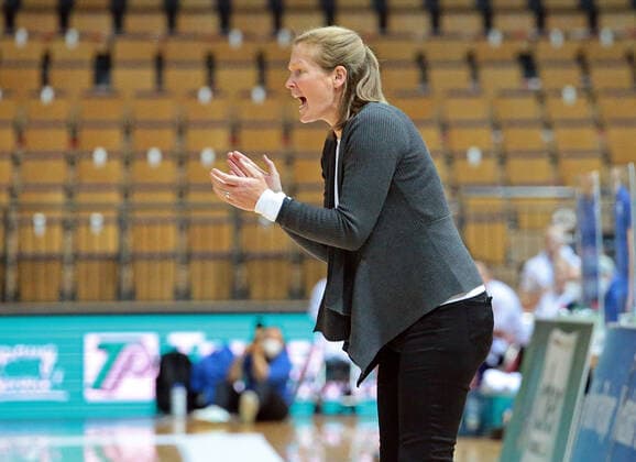 02.05.2021, xovx, Rollstuhlbasketball Champions Cup 2021, Finale, , RSB Thuringia Bulls - RSV Lahn-Dill Head-Coach Janet Zeltinger (RSV Lahn-Dill) Wetzlar Rittal-Arena Hessen Deutschland (DE)