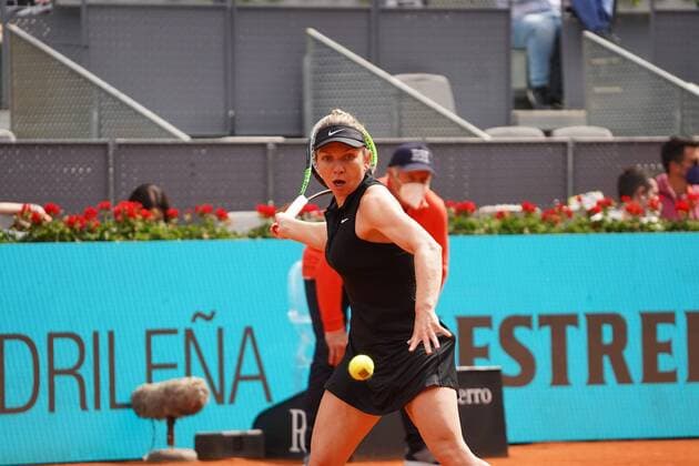 Saisai Zheng (CHN) vs Simona Halep (ROU) Durning Match WTA, Tennis Damen 1000 - Mutua Madrid Open 2021 at La Caja Magica, domingo 02 de mayo de 2021 Cordon Press