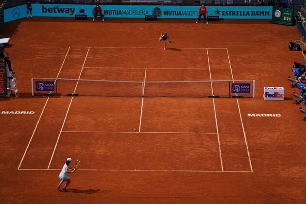Saisai Zheng (CHN) vs Simona Halep (ROU) Durning Match WTA, Tennis Damen 1000 - Mutua Madrid Open 2021 at La Caja Magica, domingo 02 de mayo de 2021 Cordon Press