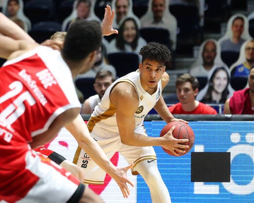 Löwen Braunschweig vs. Bamberg, BBL Braunschweig, 02.05.2021, BASKETBALL - easyCredit BBL Basketball Bundesliga, Löwen Braunschweig vs. Brose Bamberg, Saison 2020 21. Garai Zeeb (Löwen Braunschweig) Braunschweig