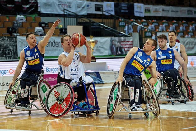 02.05.2021, xovx, Rollstuhlbasketball Champions Cup 2021, Finale, , RSB Thuringia Bulls - RSV Lahn-Dill v.l. Steve Serio (RSV Lahn-Dill), Karlis Podnieks (RSB Thuringia Bulls), Thomas Böhme (RSV Lahn-Dill), Simon Brown (RSV Lahn-Dill), Aliaksandr Halouski (RSB Thuringia Bulls) Wetzlar Rittal-Arena Hessen Deutschland (DE)