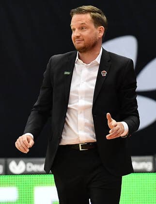 02.05.2021, xjhx, Basketball BBL Bundesliga, Giessen 46ers - SC Rasta Vechta emspor, v.l. Trainer Rolf Scholz (Giessen 46ers) Giessen