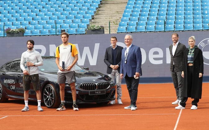 Tennis BMW Open 2021 beim MTTC Iphitos in München Finale Die beiden Finalisten Nikoloz Basilashvili, rechts Patrick Kühnen und Innenminister Joachim Herrmann, Michael Mronz und Lena Gercke München Bayern Deutschland Anlage des MTTC Iphitos