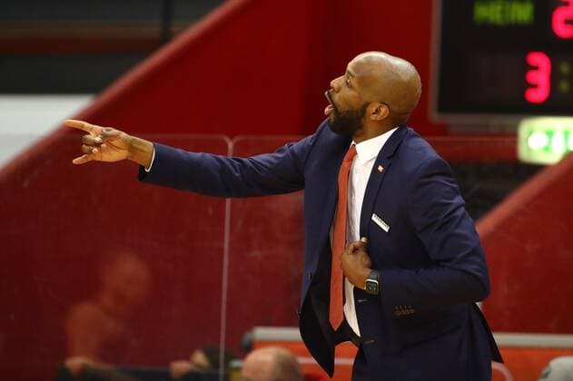 Trainer Derrick Allen (Vechta) gibt Anweisungen Jobstairs Giessen 46ers vs Rasta Vechta, Basketball, Bundesliga, 02.05.2021 Jobstairs Giessen 46ers vs Rasta Vechta, Basketball, Bundesliga, 02.05.2021 Giessen Copyright: xEibner-Pressefotox EP_RWS