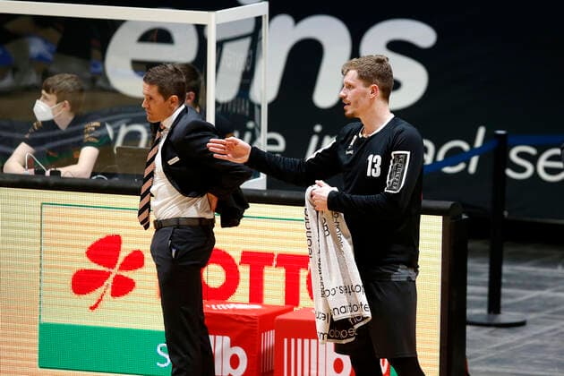 02.05.2021, easyCredit Basketball Bundesliga, BBL, Saison 2020 2021, Herren, Chemnitz Niners - Ratiopharm Ulm Andreas Obst, Ratiopharm Ulm, Jaka Lakovic (Headcoach), Ratiopharm Ulm Chemnitz Messe Chemnitz Sachsen Germany