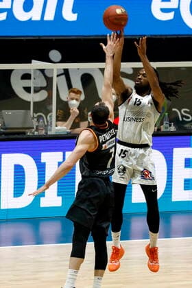 02.05.2021, easyCredit Basketball Bundesliga, BBL, Saison 2020 2021, Herren, Chemnitz Niners - Ratiopharm Ulm Marcus Thornton, Niners Chemnitz, John Petrucelli, Ratiopharm Ulm Chemnitz Messe Chemnitz Sachsen Germany