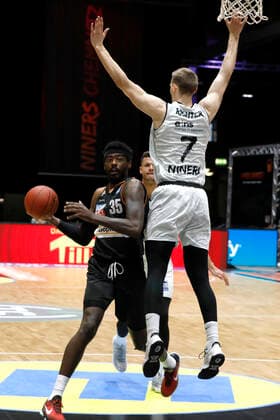 02.05.2021, easyCredit Basketball Bundesliga, BBL, Saison 2020 2021, Herren, Chemnitz Niners - Ratiopharm Ulm Aric Holman, Ratiopharm Ulm, Jonas Richter, Niners Chemnitz Chemnitz Messe Chemnitz Sachsen Germany