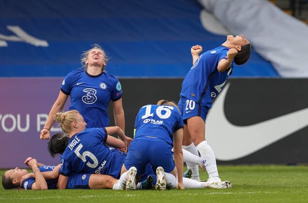 Celebrations after Fran Kirby of Chelsea Women scores a second goal to make it 4-1 in the last minute of the match during the 2nd leg Semi Final of the UEFA Women s Champions League behind closed doors match between Chelsea Women and FC Bayern Munich women at the Kingsmeadow Stadium, Kingston, England on 2 May 2021. Copyright: xAndyxRowlandx PMI-4188-0001