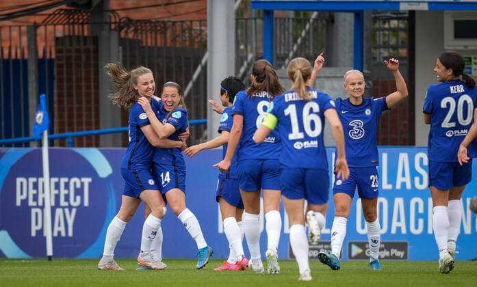 Fran Kirby (14) celebrates her first goal with Niamh Charles of Chelsea Women & teammates during the 2nd leg Semi Final of the UEFA Women s Champions League behind closed doors match between Chelsea Women and FC Bayern Munich women at the Kingsmeadow Stadium, Kingston, England on 2 May 2021. Copyright: xAndyxRowlandx PMI-4188-0005