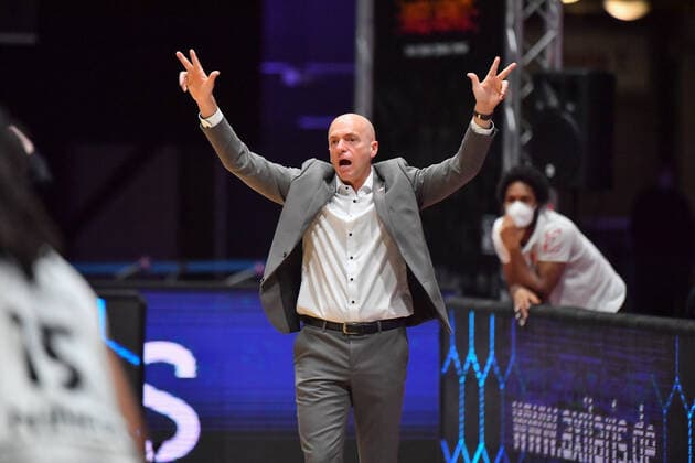 Chemnitz, Deutschland 02. Mai 2021: BBL - 2020 2021 - Niners Chemnitz vs. Ratiopharm Ulm Trainer Rodrigo Pastore (Chemnitz) Messe Chemnitz Sachsen Copyright: xFotostandx xDostmannx