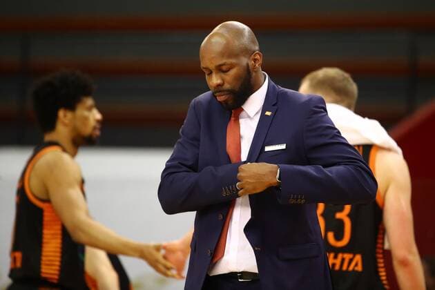 Trainer Derrick Allen (Vechta) mit geschlossenen Augen Jobstairs Giessen 46ers vs Rasta Vechta, Basketball, Bundesliga, 02.05.2021 Jobstairs Giessen 46ers vs Rasta Vechta, Basketball, Bundesliga, 02.05.2021 Giessen Copyright: xEibner-Pressefotox EP_RWS