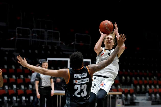 02.05.2021, easyCredit Basketball Bundesliga, BBL, Saison 2020 2021, Herren, Chemnitz Niners - Ratiopharm Ulm Malte Ziegenhagen, Niners Chemnitz, Troy Caupain, Ratiopharm Ulm Chemnitz Messe Chemnitz Sachsen Germany