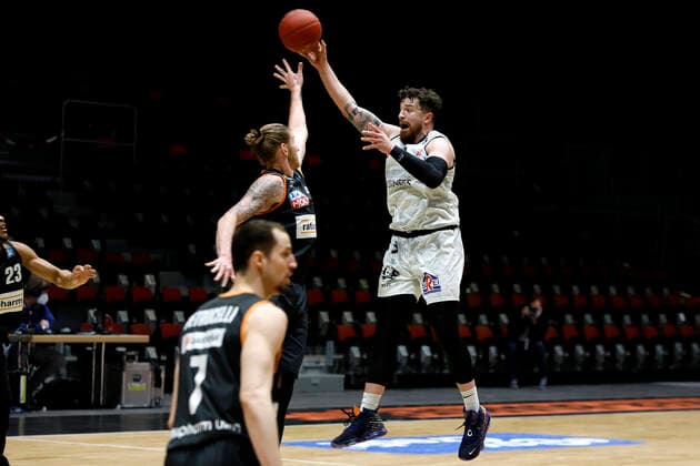 02.05.2021, easyCredit Basketball Bundesliga, BBL, Saison 2020 2021, Herren, Chemnitz Niners - Ratiopharm Ulm Dominique Johnson, Niners Chemnitz, Dylan Osetkowski, Ratiopharm Ulm Chemnitz Messe Chemnitz Sachsen Germany