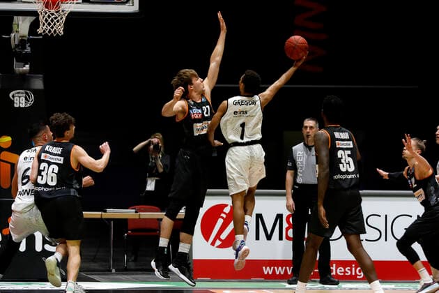 02.05.2021, easyCredit Basketball Bundesliga, BBL, Saison 2020 2021, Herren, Chemnitz Niners - Ratiopharm Ulm Brendan Gregori, Niners Chemnitz, Moritz Krimmer, Ratiopharm Ulm Chemnitz Messe Chemnitz Sachsen Germany