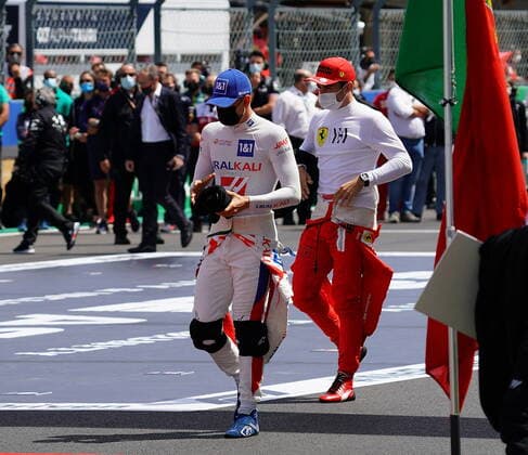 FORMULA 1 HEINEKEN PORTUGUESE GRAND PRIX 2021 02.05.2021, Autodromo Internacional do Algarve, Portimao, FORMULA 1 HEINEKEN PORTUGUESE GRAND PRIX 2021,im Bild Startaufstellung: Mick Schumacher (DEU 47), Haas F1 Team, Carlos Sainz Jr. (ESP 55), Scuderia Ferrari Mission Winnow