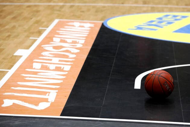 02.05.2021, easyCredit Basketball Bundesliga, BBL, Saison 2020 2021, Herren, Chemnitz Niners - Ratiopharm Ulm Basketball auf dem Parkett Chemnitz Messe Chemnitz Sachsen Germany