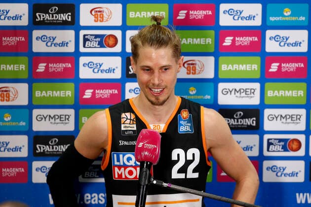 02.05.2021, easyCredit Basketball Bundesliga, BBL, Saison 2020 2021, Herren, Chemnitz Niners - Ratiopharm Ulm Thomas Klepeisz, Ratiopharm Ulm beim Interview Chemnitz Messe Chemnitz Sachsen Germany