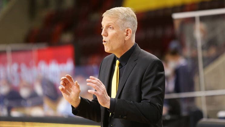 Ludwigsburg , Basketball easyCredit BBL Bundesliga , MHP RIESEN Ludwigsburg vs. Telekom Baskets Bonn , Trainer John Patrick ( Riesen )