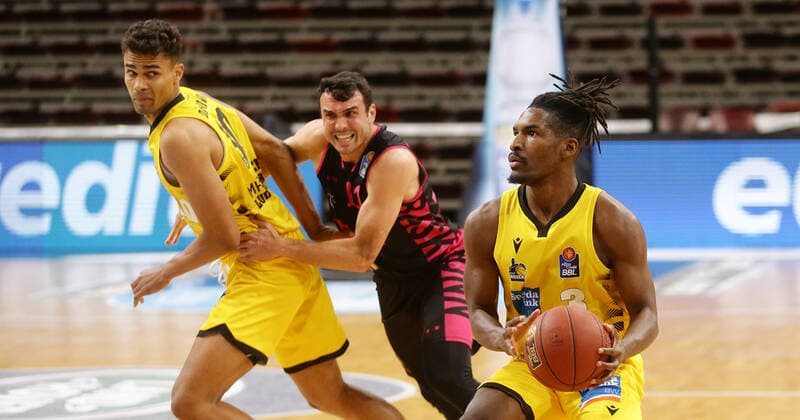Ludwigsburg , Basketball easyCredit BBL Bundesliga , MHP RIESEN Ludwigsburg vs. Telekom Baskets Bonn , rechts: Jaleen Smith ( Riesen )