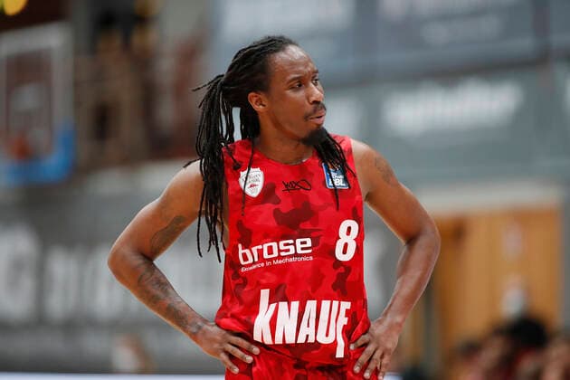02.05.2021, Basketball, BBL 2020 2021, 32. Spieltag, s.Oliver Wuerzburg - ALBA BERLIN, GER, Wuerzburg, s.Oliver Arena, Bild: v. li. Robert Lowery (s.Oliver Wuerzburg) enttaeuscht Copyright: HMBxMedia xHeikoxBecker