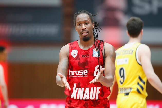02.05.2021, Basketball, BBL 2020 2021, 32. Spieltag, s.Oliver Wuerzburg - ALBA BERLIN, GER, Wuerzburg, s.Oliver Arena, Bild: v. li. Robert Lowery (s.Oliver Wuerzburg) enttaeuscht Copyright: HMBxMedia xHeikoxBecker