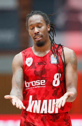02.05.2021, Basketball, BBL 2020 2021, 32. Spieltag, s.Oliver Wuerzburg - ALBA BERLIN, GER, Wuerzburg, s.Oliver Arena, Bild: v. li. Robert Lowery (s.Oliver Wuerzburg) enttaeuscht Copyright: HMBxMedia xHeikoxBecker