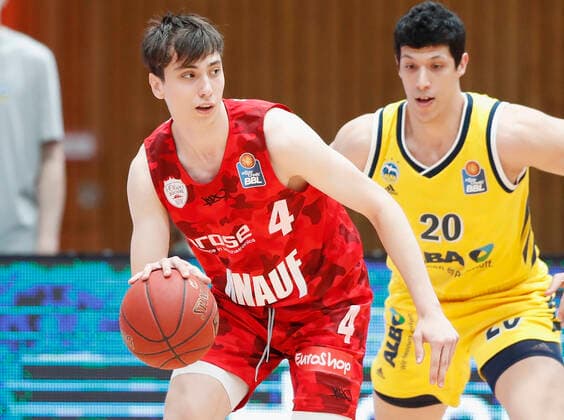 02.05.2021, Basketball, BBL 2020 2021, 32. Spieltag, s.Oliver Wuerzburg - ALBA BERLIN, GER, Wuerzburg, s.Oliver Arena, Bild: v. li. Julius Boehmer (s.Oliver Wuerzburg) und Simone Fontecchio (ALBA BERLIN) Copyright: HMBxMedia xHeikoxBecker