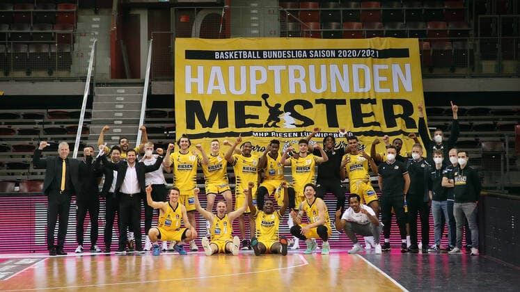 Ludwigsburg ist vorzeitiger ;eister der Bundesliga .Transparent in der MHP-Arena . MHP Riesen Ludwigsburg vs. Telekom Baskets Bonn . Basketball-Bundesliga 2020-2021. Ludwigsburg , GER, 02.05.2021,