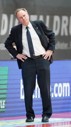 02.05.2021, Basketball, BBL 2020 2021, 32. Spieltag, s.Oliver Wuerzburg - ALBA BERLIN, GER, Wuerzburg, s.Oliver Arena, Bild: v. li. Head Coach: Aito Garcia Reneses (ALBA BERLIN) Copyright: HMBxMedia xHeikoxBecker